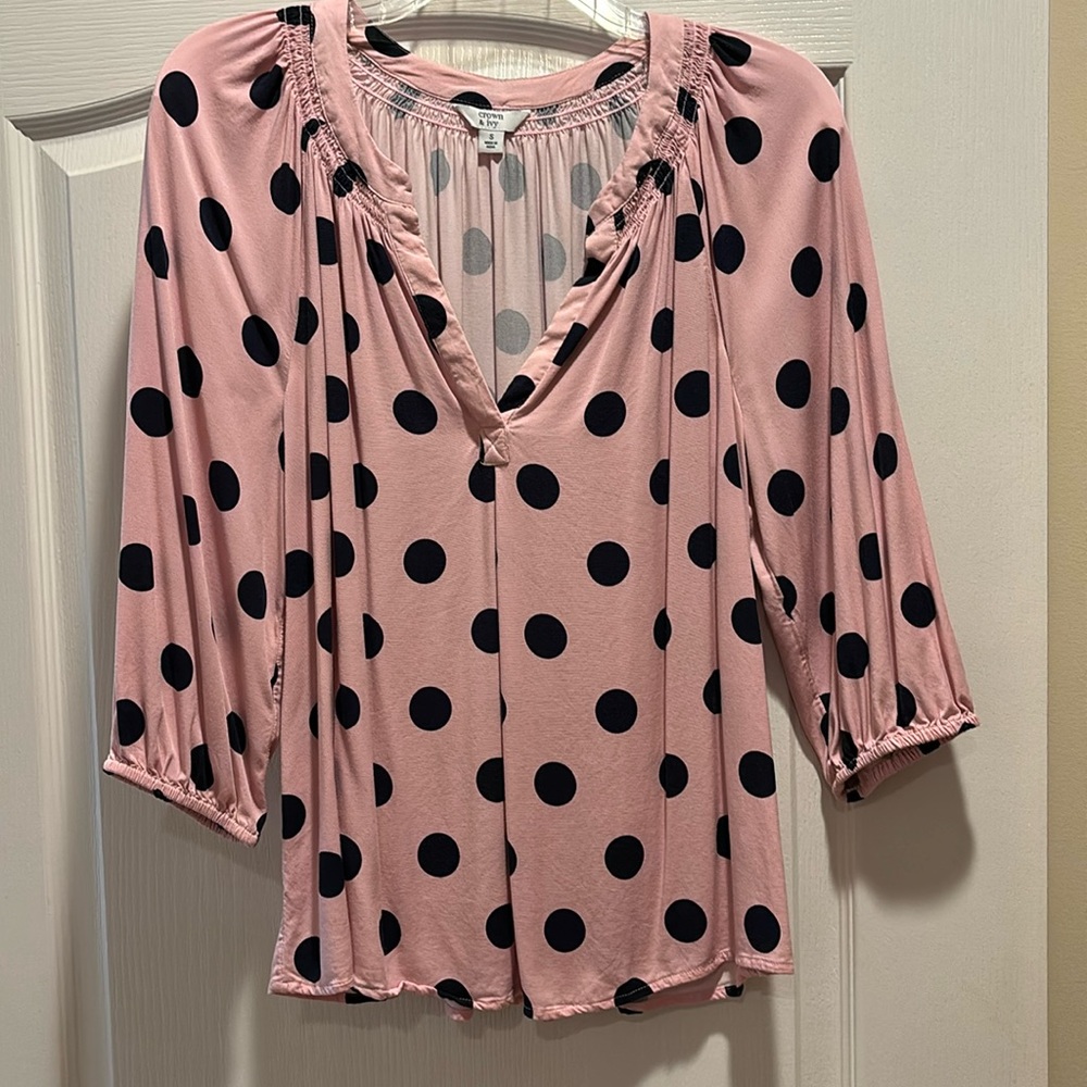 Great condition! Crown & Ivy.